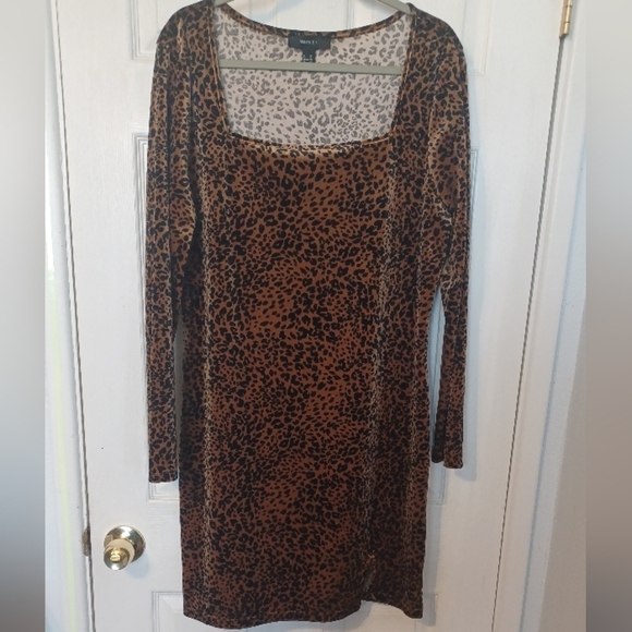 Forever 21 Dresses & Skirts - Forever 21 Velour Animal Print Dress